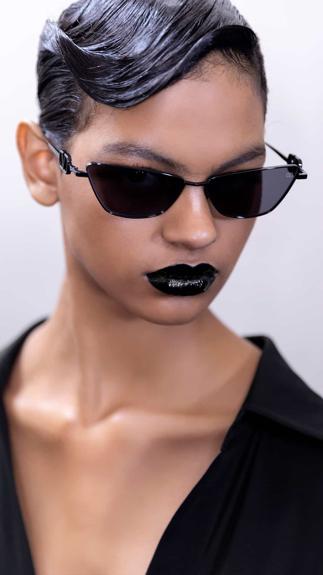 Discover the makeup Valentino Le Noir Fall/Winter 202425 Collection